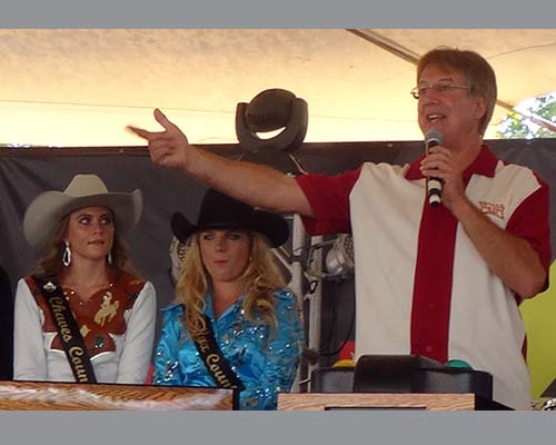 State Fair Contestants play Survey Says